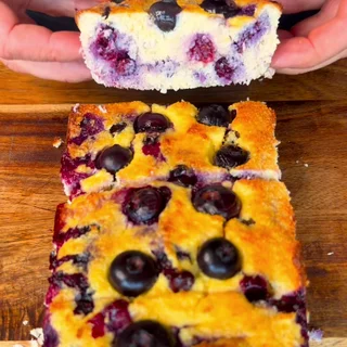 Budín de limón y arandanos
